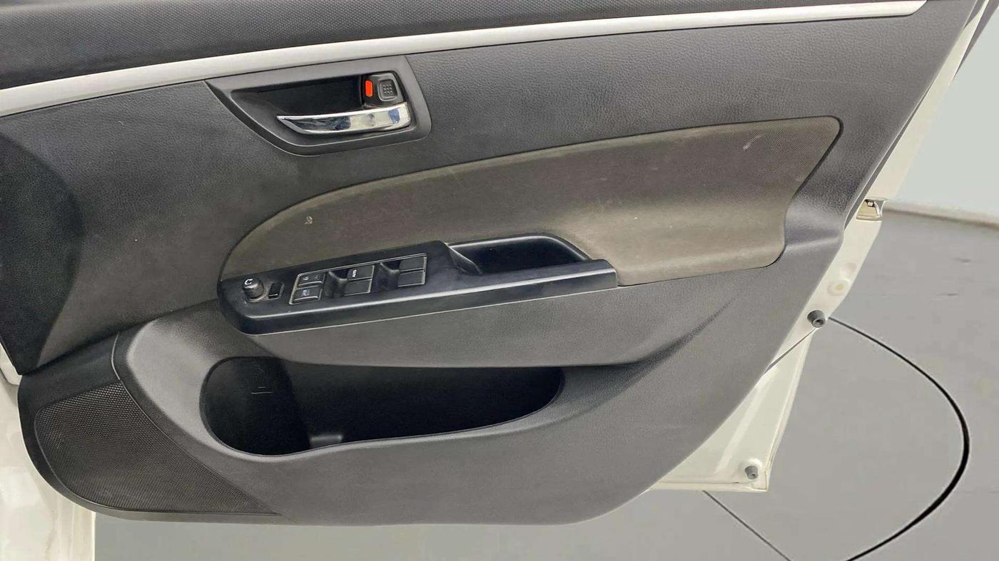 2016 Maruti Swift VXI, Petrol, Manual, 52,556 km, Driver Side Door Panels Control