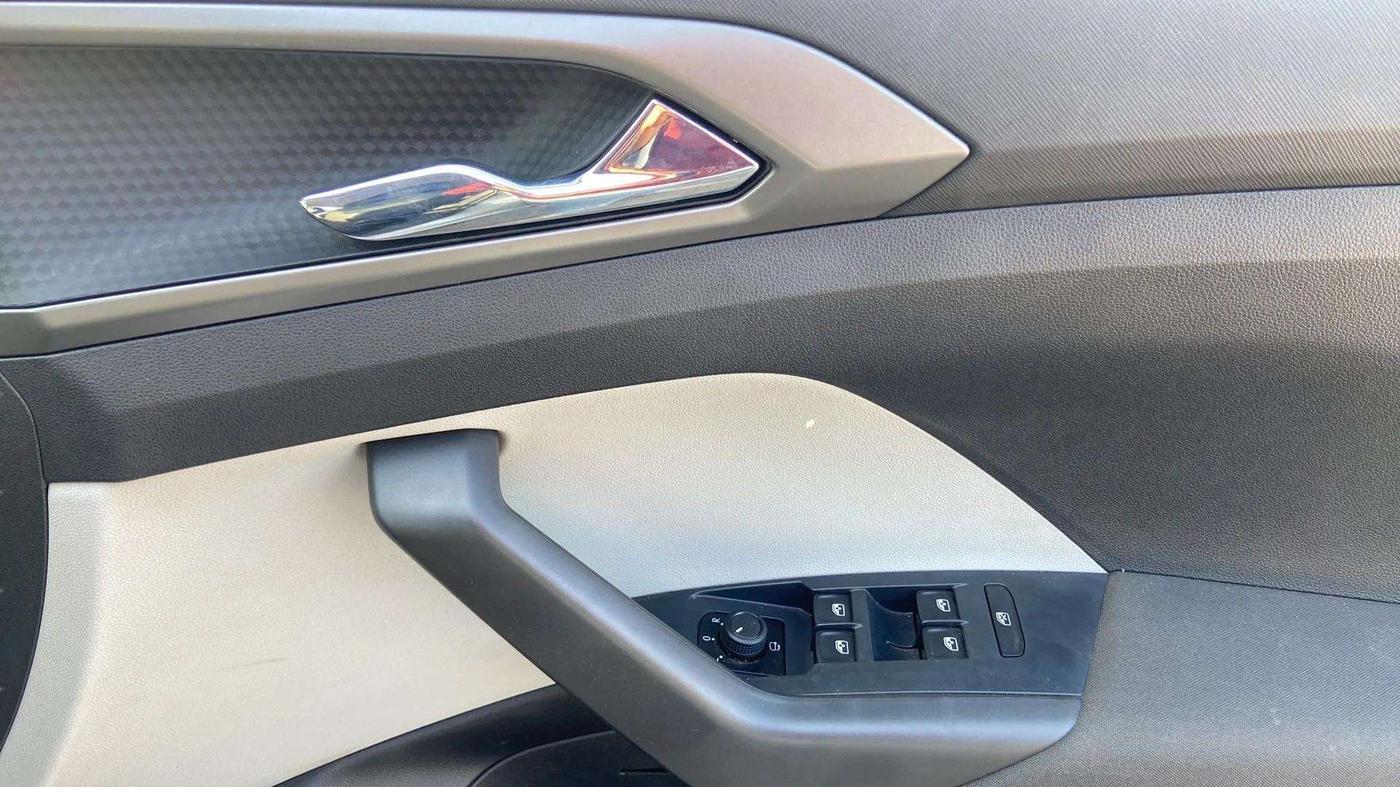 2022 Skoda KUSHAQ AMBITION 1.0L TSI AT, Petrol, Automatic, 21,749 km, Driver Side Door Panels Control