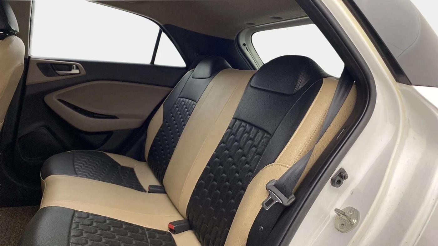 2020 Hyundai Elite i20 SPORTZ PLUS 1.2, Petrol, Manual, 57,857 km, Right Side Rear Door Cabin