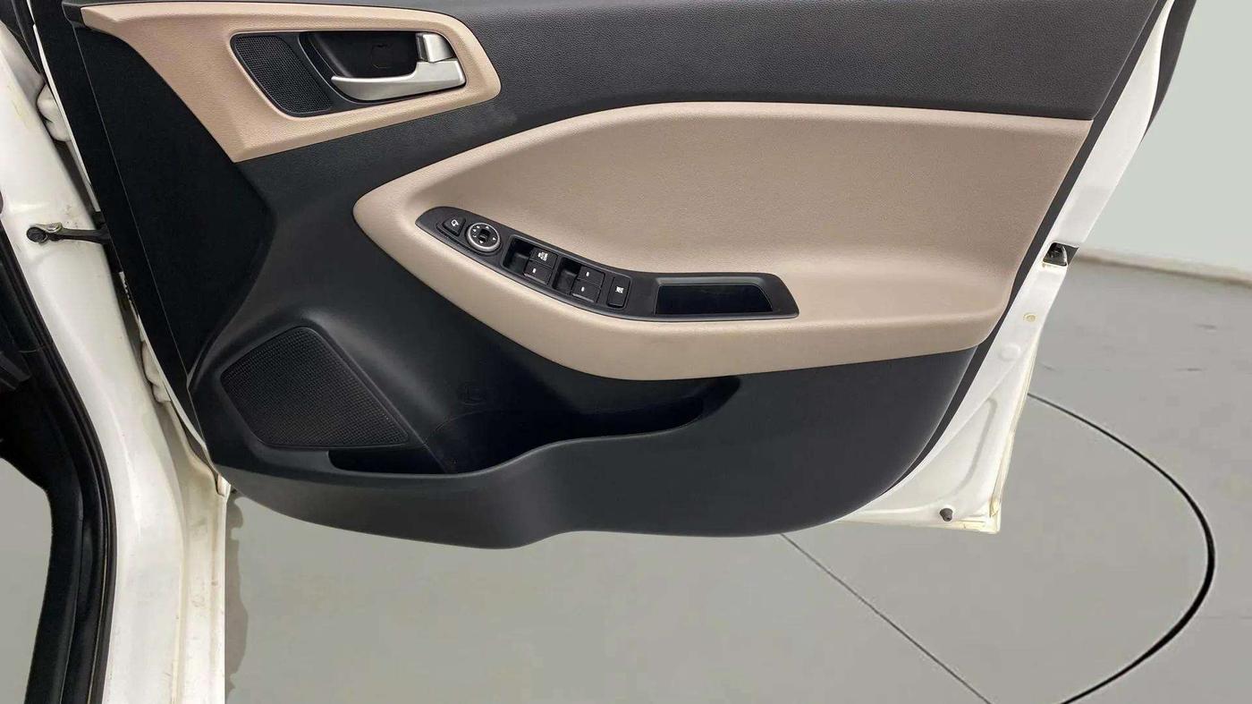 2020 Hyundai Elite i20 SPORTZ PLUS 1.2, Petrol, Manual, 57,857 km, Driver Side Door Panels Control