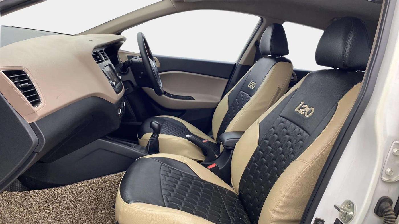 2020 Hyundai Elite i20 SPORTZ PLUS 1.2, Petrol, Manual, 57,857 km, Right Side Front Door Cabin