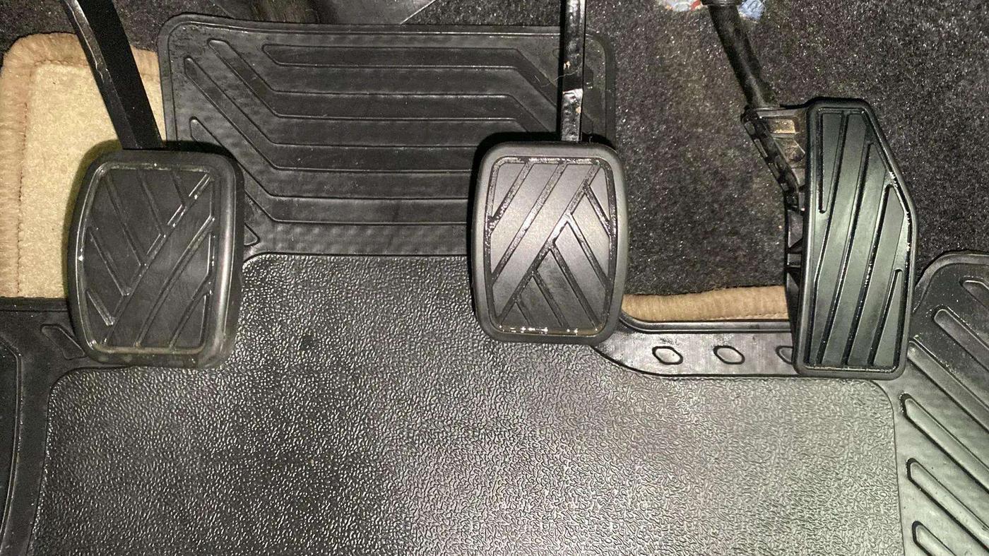 2022 Maruti XL6 ZETA MT, Petrol, Manual, 27,046 km, Pedals