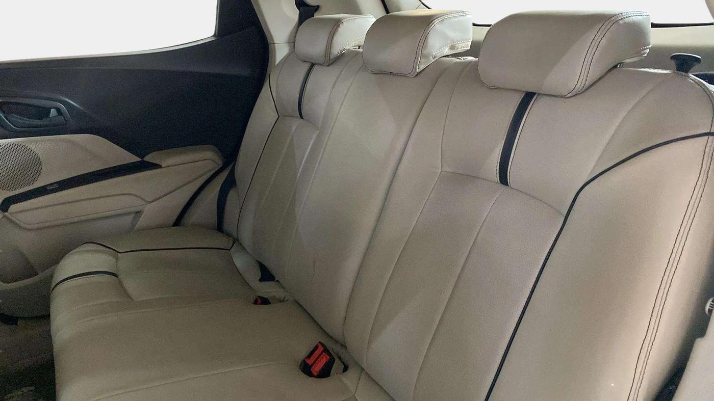 2021 Mahindra XUV300 W6 1.5 Diesel, Diesel, Manual, 38,074 km, Right Side Rear Door Cabin