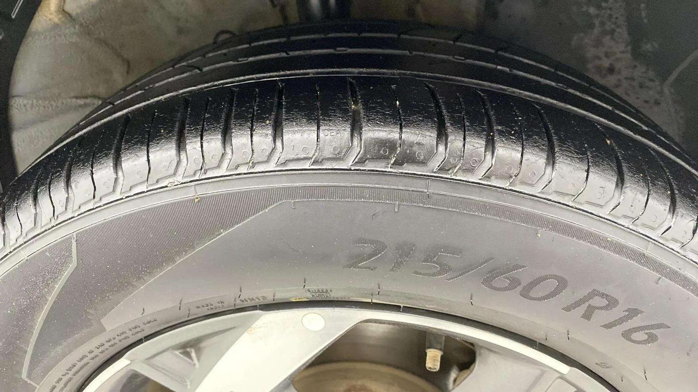 2019 Hyundai VENUE SX 1.0 (O) TURBO, Petrol, Manual, 66,431 km, Right Front Tyre Tread