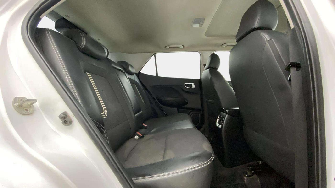 2019 Hyundai VENUE SX 1.0 (O) TURBO, Petrol, Manual, 66,431 km, Right Side Rear Door Cabin