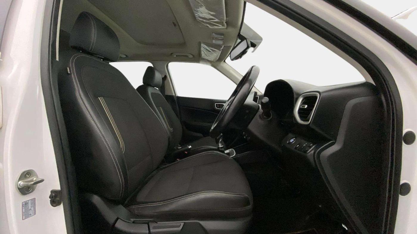 2019 Hyundai VENUE SX 1.0 (O) TURBO, Petrol, Manual, 66,431 km, Right Side Front Door Cabin