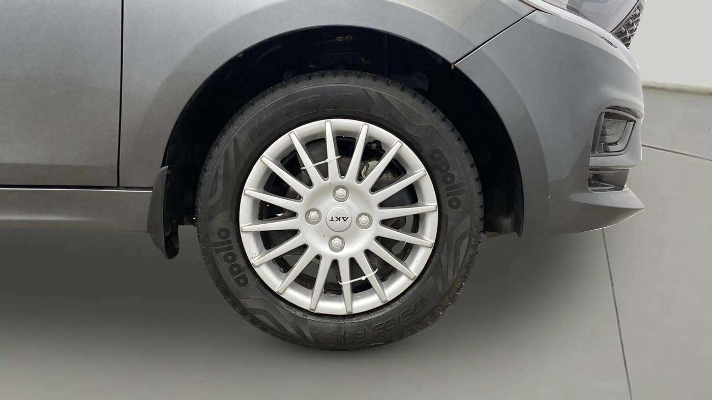 2024 Tata Tiago XTA CNG , CNG, Automatic, 13,315 km, Right Front Wheel