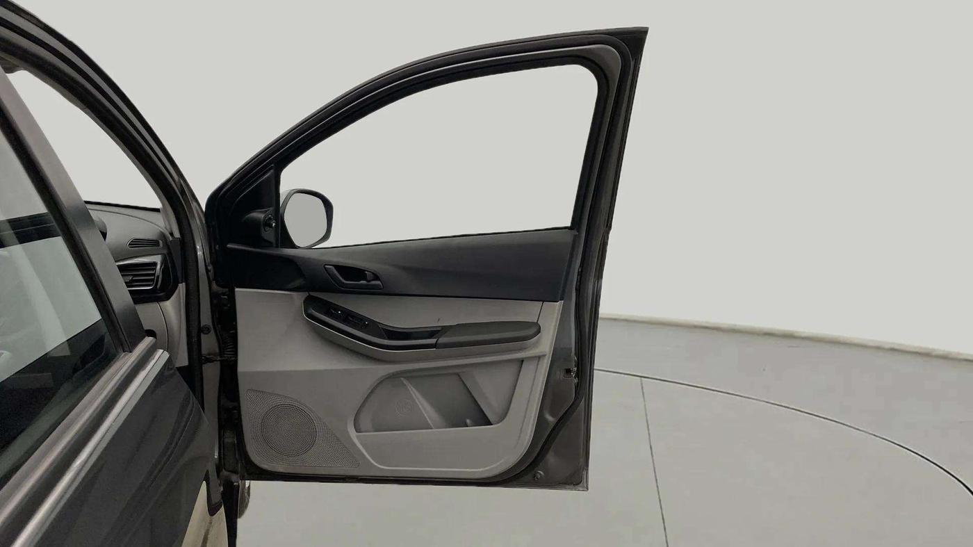 2024 Tata Tiago XTA CNG , CNG, Automatic, 13,315 km, RHS Front Door