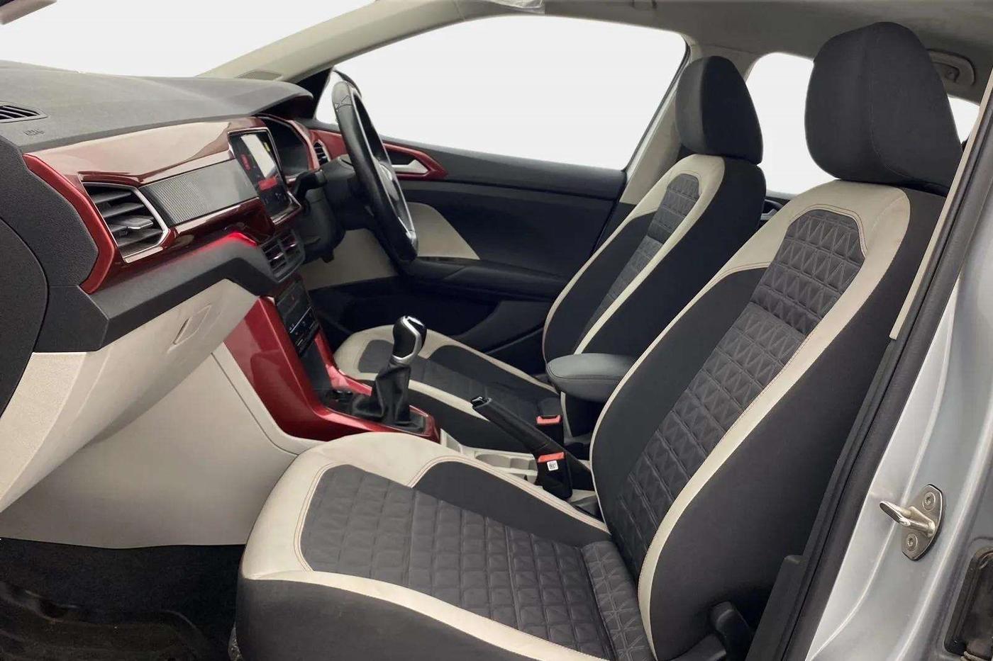 2021 Volkswagen TAIGUN GT 1.5 TSI MT, CNG, Manual, 16,308 km, Right Side Front Door Cabin