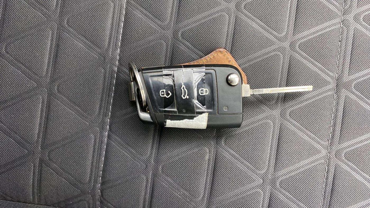 2021 Volkswagen TAIGUN GT 1.5 TSI MT, CNG, Manual, 16,308 km, Key Close Up