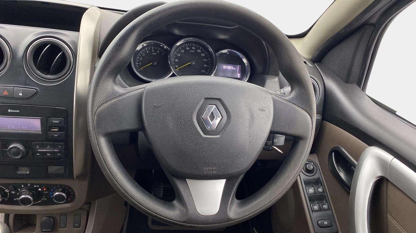 2017 Renault Duster RXL PETROL, Petrol, Manual, 93,041 km, Steering Wheel Close Up