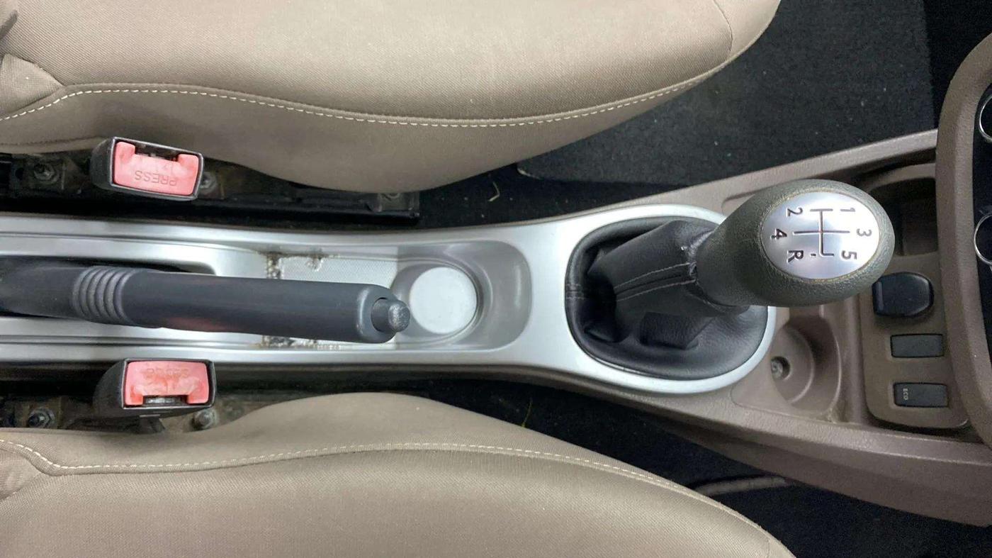2017 Renault Duster RXL PETROL, Petrol, Manual, 93,041 km, Gear Lever