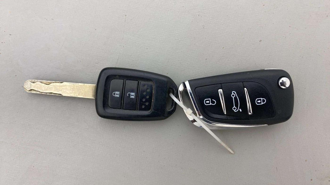 2018 Honda WR-V 1.2L I-VTEC VX MT, Petrol, Manual, 74,230 km, Key Close Up