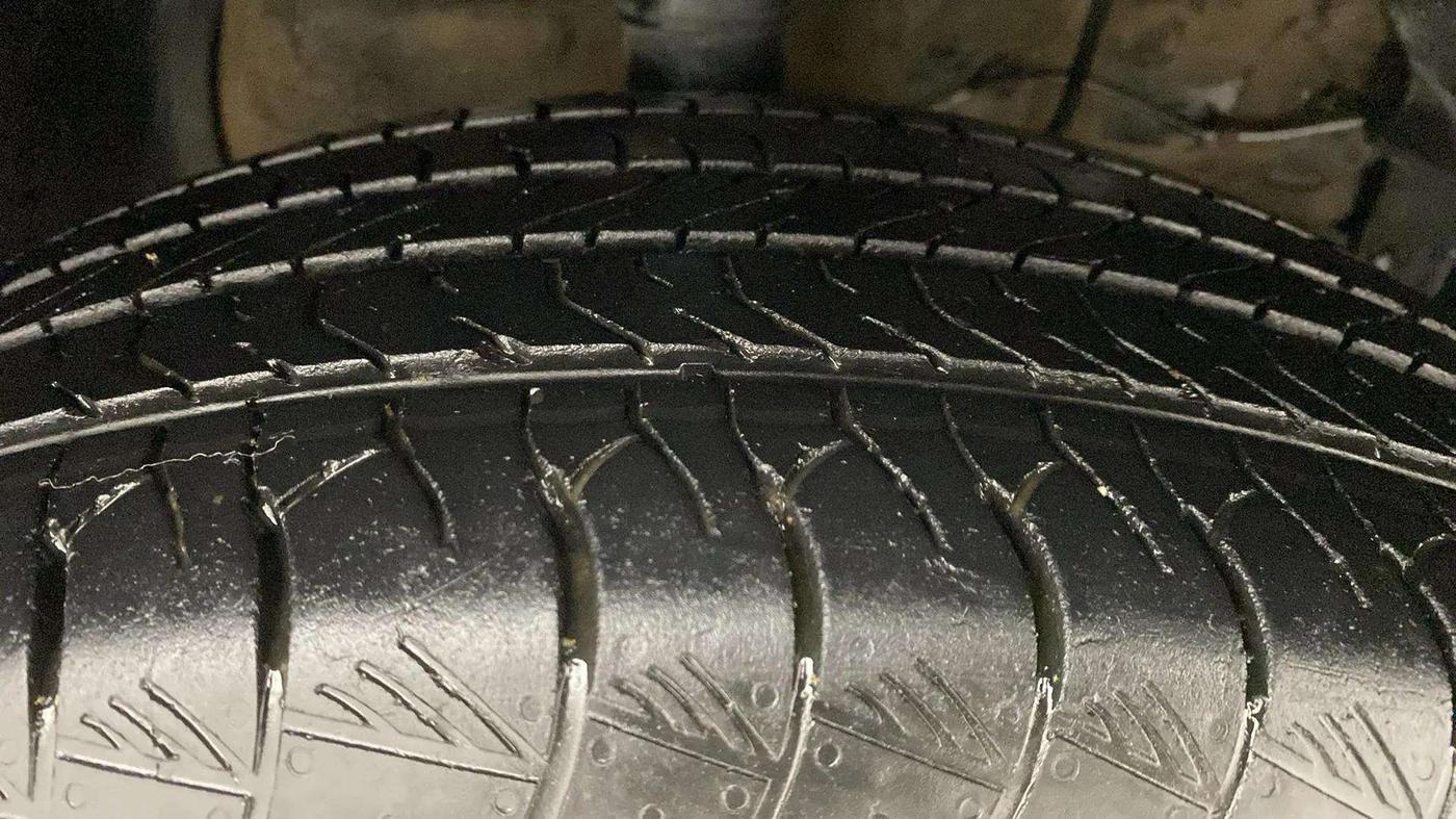 2023 Maruti Grand Vitara ALPHA SMART HYBRID, Petrol, Manual, 36,443 km, Right Front Tyre Tread