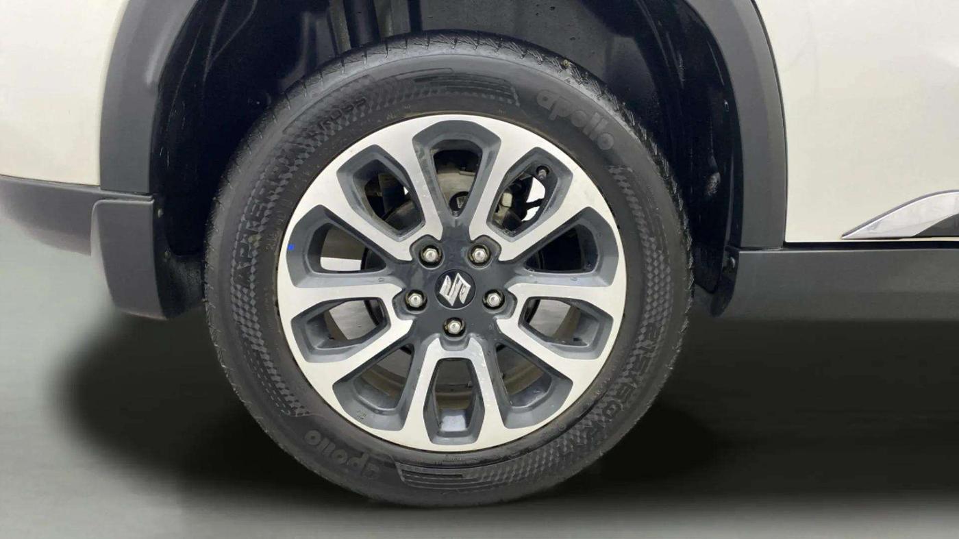 2023 Maruti Grand Vitara ALPHA SMART HYBRID, Petrol, Manual, 36,443 km, Right Front Wheel