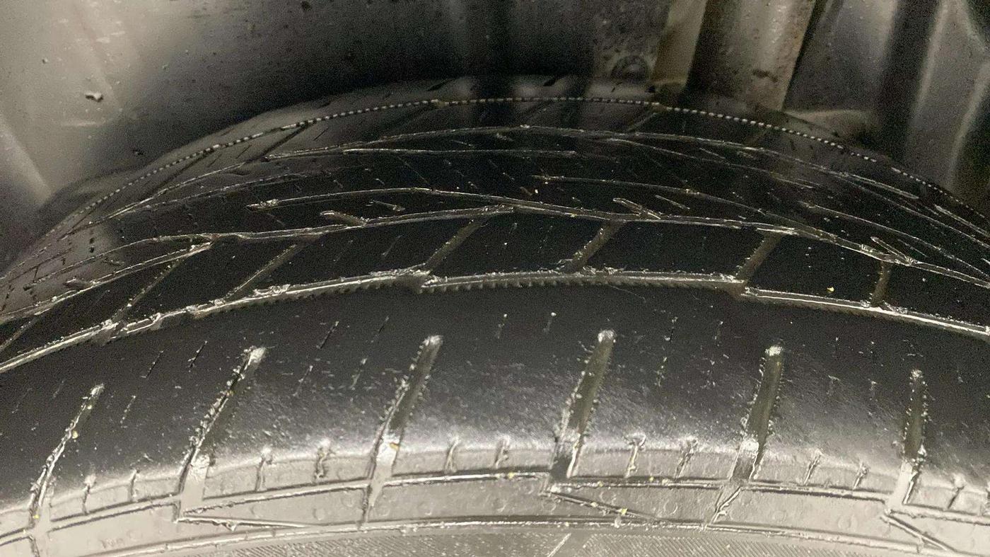 2023 Maruti Grand Vitara ALPHA SMART HYBRID, Petrol, Manual, 36,443 km, Left Rear Tyre Tread