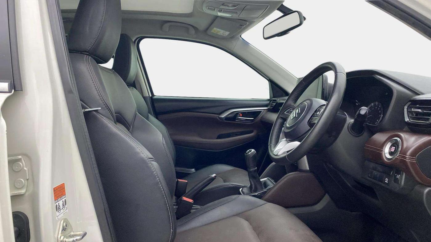 2023 Maruti Grand Vitara ALPHA SMART HYBRID, Petrol, Manual, 36,443 km, Right Side Front Door Cabin