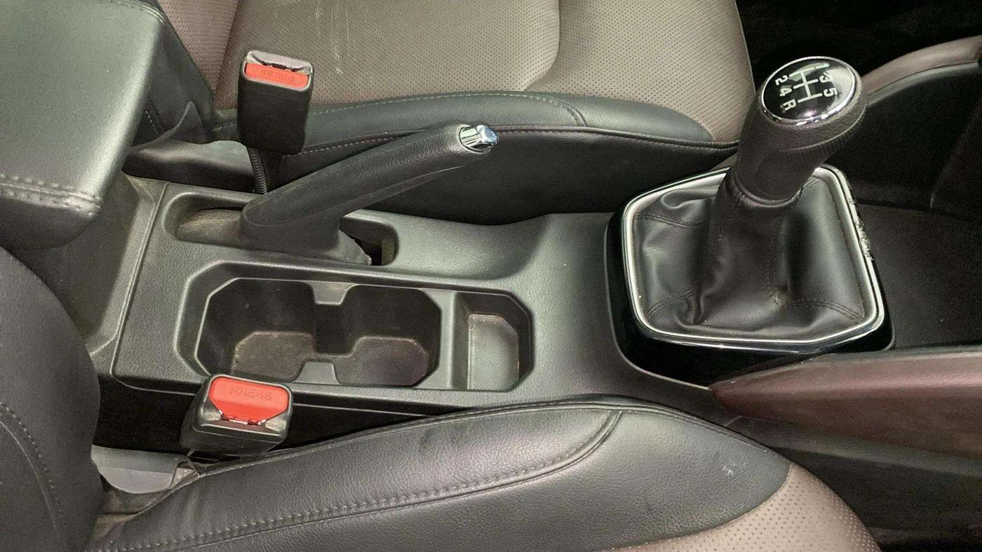 2023 Maruti Grand Vitara ALPHA SMART HYBRID, Petrol, Manual, 36,443 km, Gear Lever