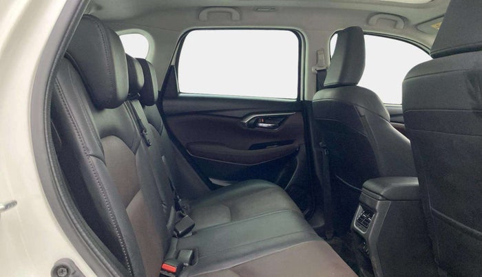 2023 Maruti Grand Vitara ALPHA SMART HYBRID, Petrol, Manual, 36,386 km, Right Side Rear Door Cabin