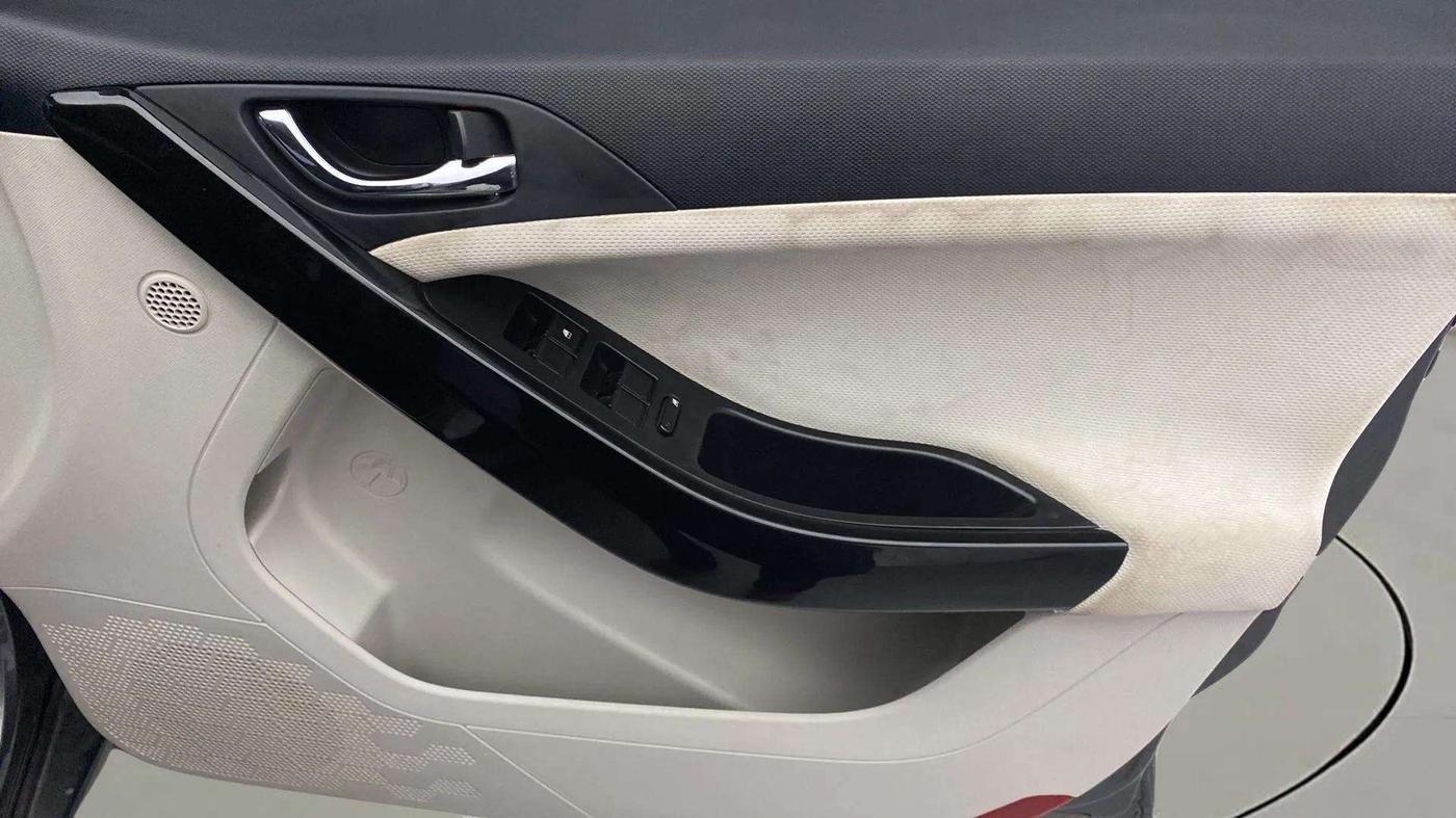 2022 Tata NEXON XZ PLUS (HS) PETROL, Petrol, Manual, 32,503 km, Driver Side Door Panels Control