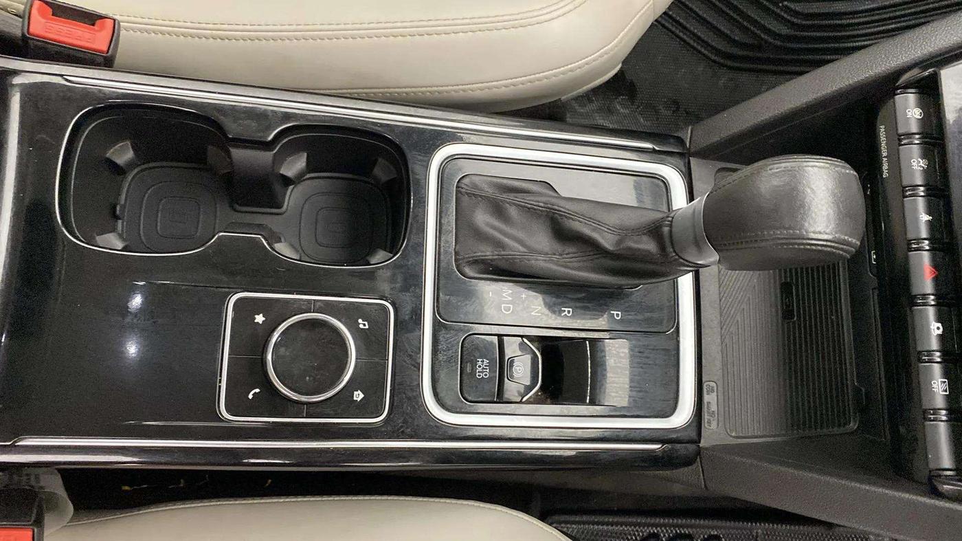 2023 Mahindra XUV700 AX 7 LUXURY P AT 7 STR, Petrol, Automatic, 18,150 km, Gear Lever