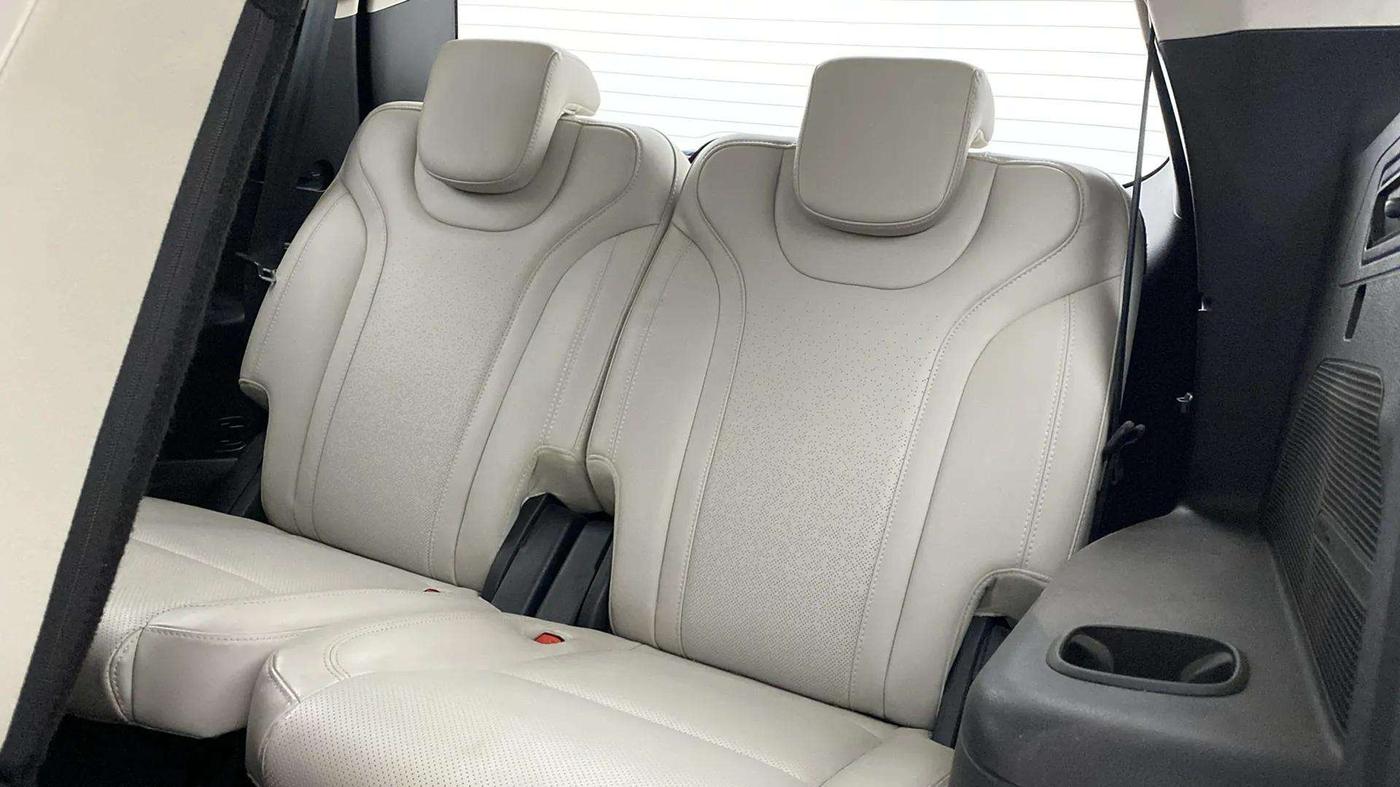 2023 Mahindra XUV700 AX 7 LUXURY P AT 7 STR, Petrol, Automatic, 18,150 km, Third Seat Row ( optional )
