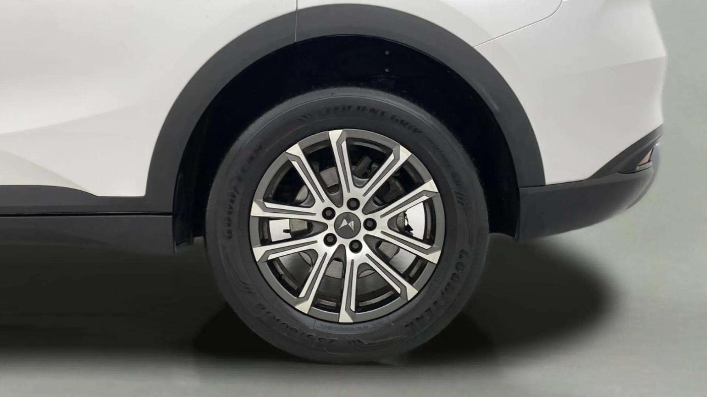 2023 Mahindra XUV700 AX 7 LUXURY P AT 7 STR, Petrol, Automatic, 18,150 km, Left Rear Wheel