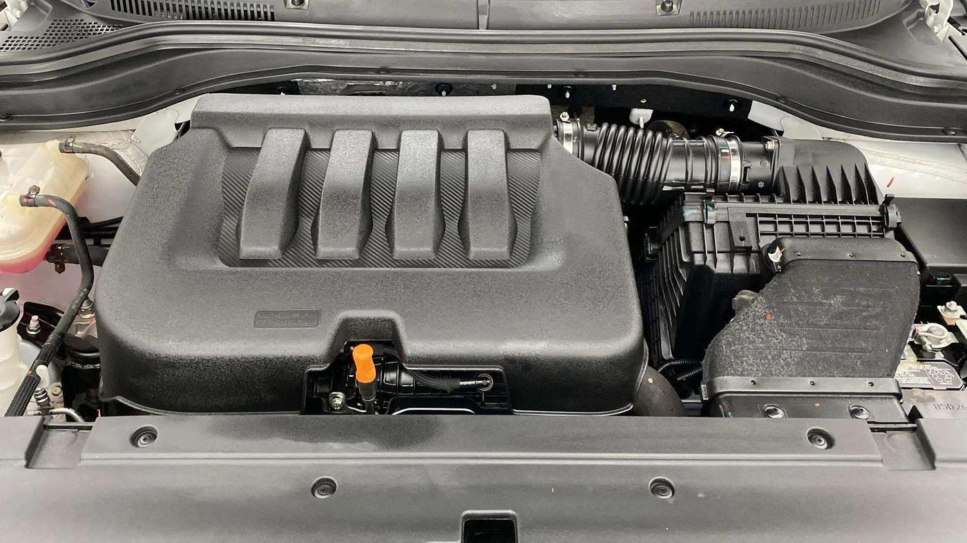 2023 Mahindra XUV700 AX 7 LUXURY P AT 7 STR, Petrol, Automatic, 18,150 km, Engine View