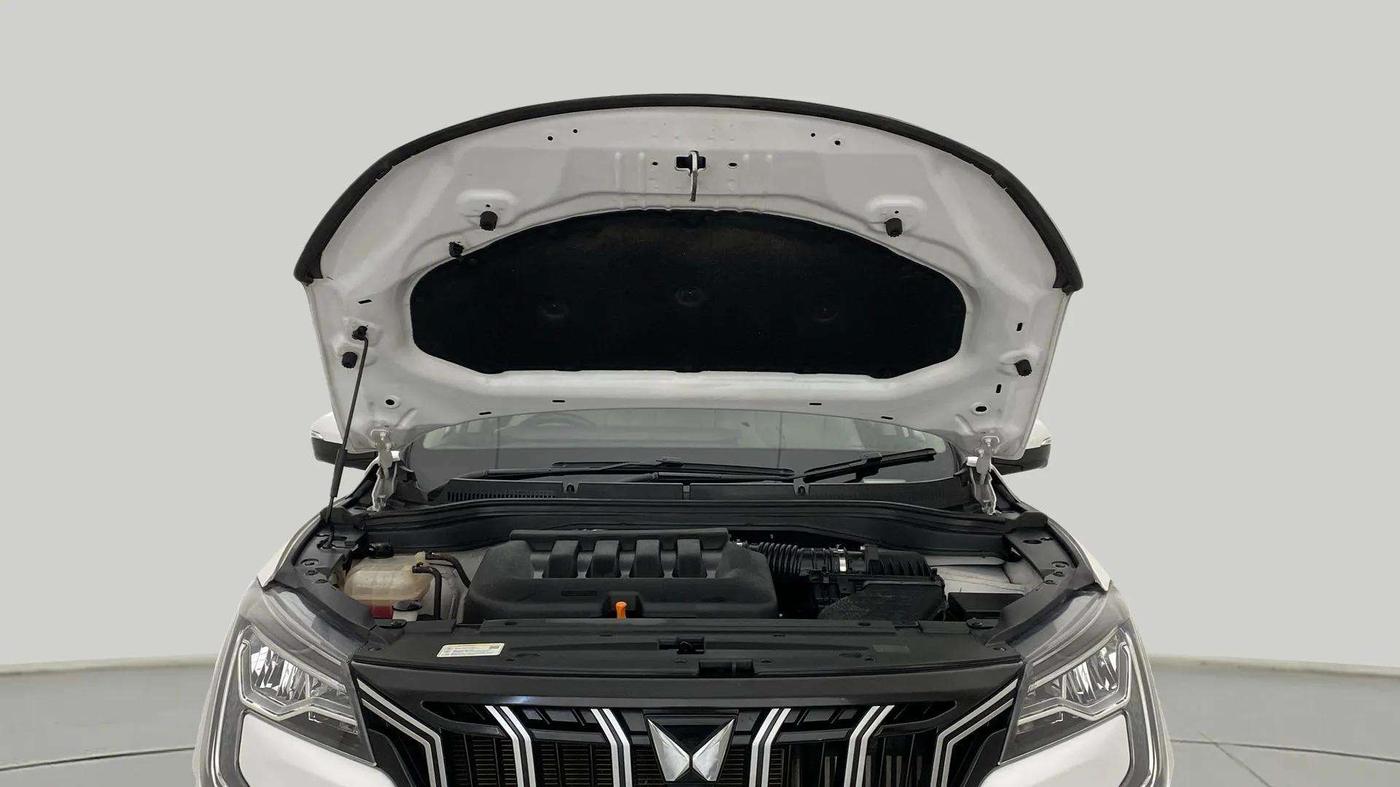 2023 Mahindra XUV700 AX 7 LUXURY P AT 7 STR, Petrol, Automatic, 18,150 km, Open Bonet