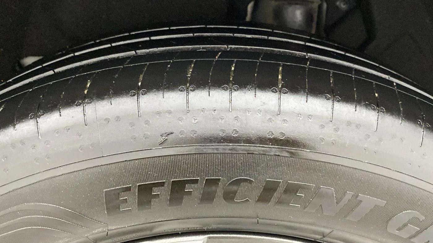 2023 Mahindra XUV700 AX 7 LUXURY P AT 7 STR, Petrol, Automatic, 18,150 km, Left Rear Tyre Tread