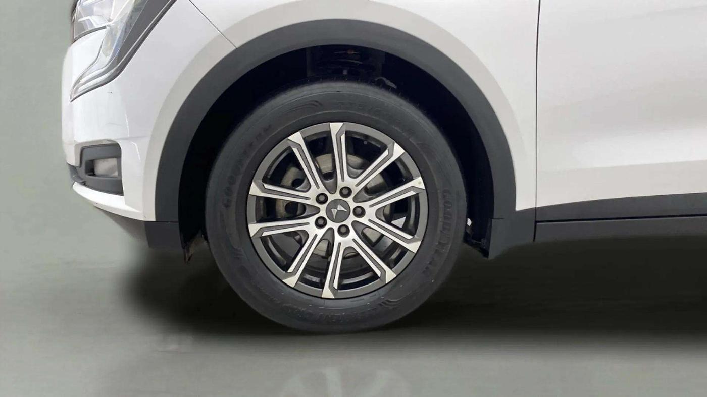 2023 Mahindra XUV700 AX 7 LUXURY P AT 7 STR, Petrol, Automatic, 18,150 km, Left Front Wheel