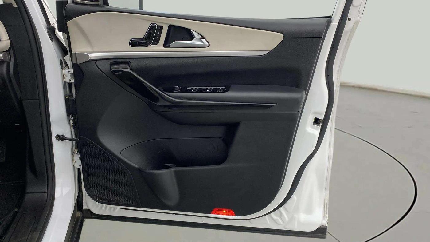2023 Mahindra XUV700 AX 7 LUXURY P AT 7 STR, Petrol, Automatic, 18,150 km, Driver Side Door Panels Control