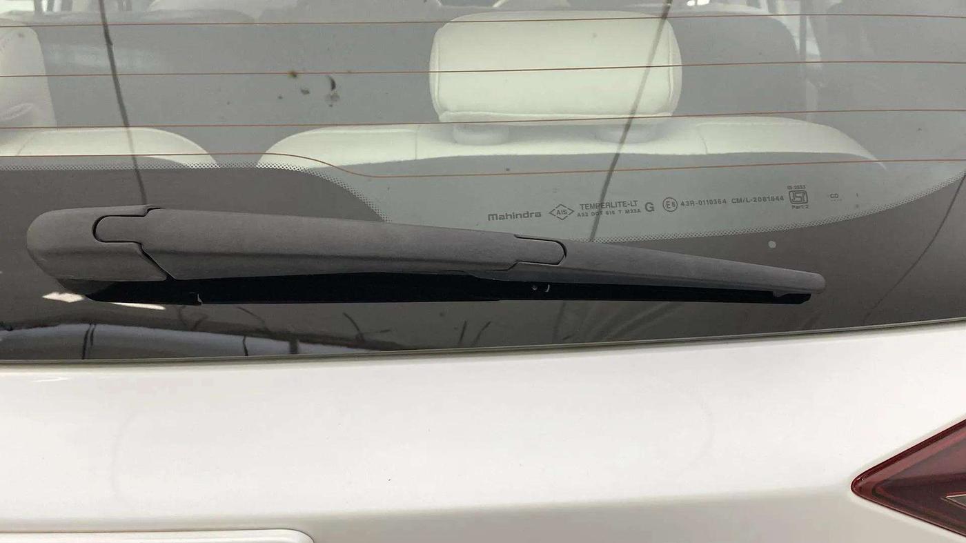 2023 Mahindra XUV700 AX 7 LUXURY P AT 7 STR, Petrol, Automatic, 18,150 km, Rear Wiper