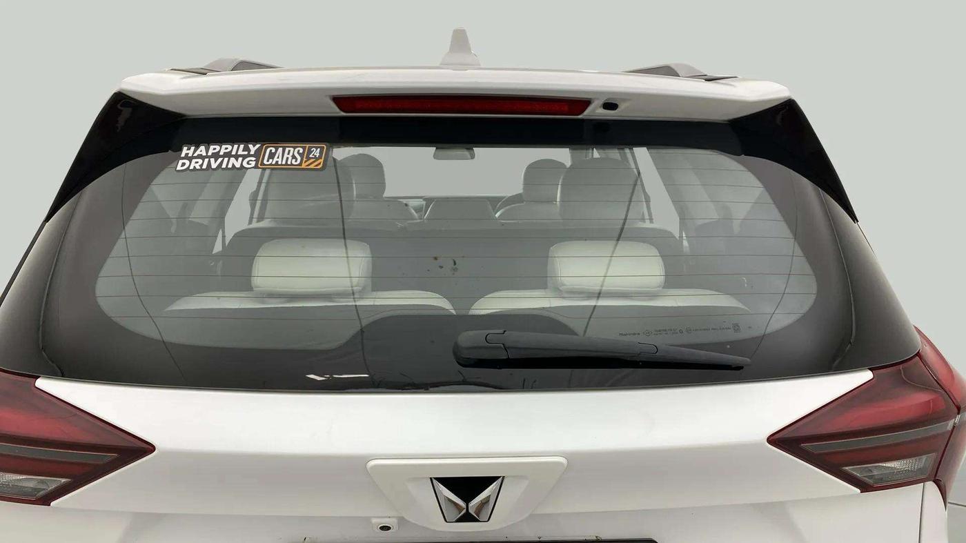 2023 Mahindra XUV700 AX 7 LUXURY P AT 7 STR, Petrol, Automatic, 18,150 km, Rear Windshield
