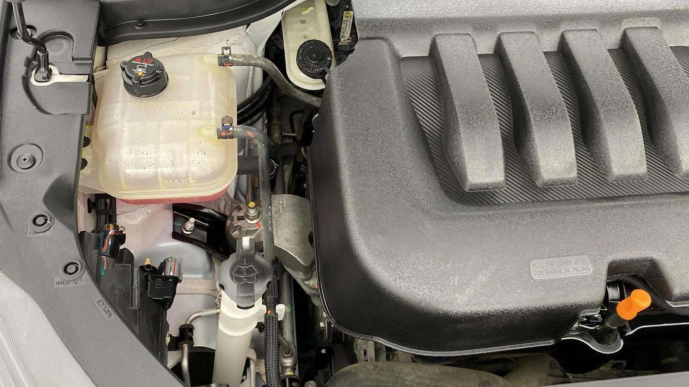 2023 Mahindra XUV700 AX 7 LUXURY P AT 7 STR, Petrol, Automatic, 18,150 km, Engine View - Right
