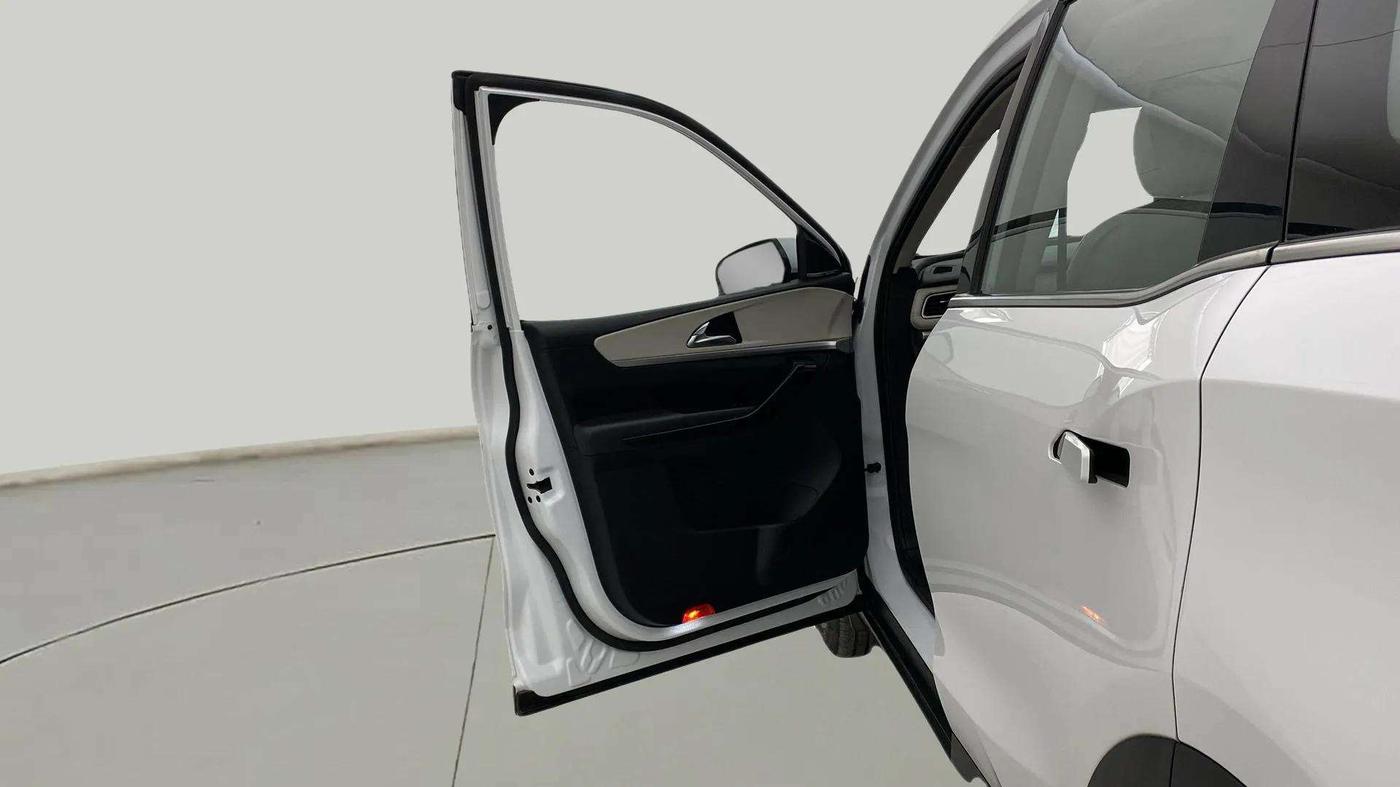 2023 Mahindra XUV700 AX 7 LUXURY P AT 7 STR, Petrol, Automatic, 18,150 km, LHS Front Door