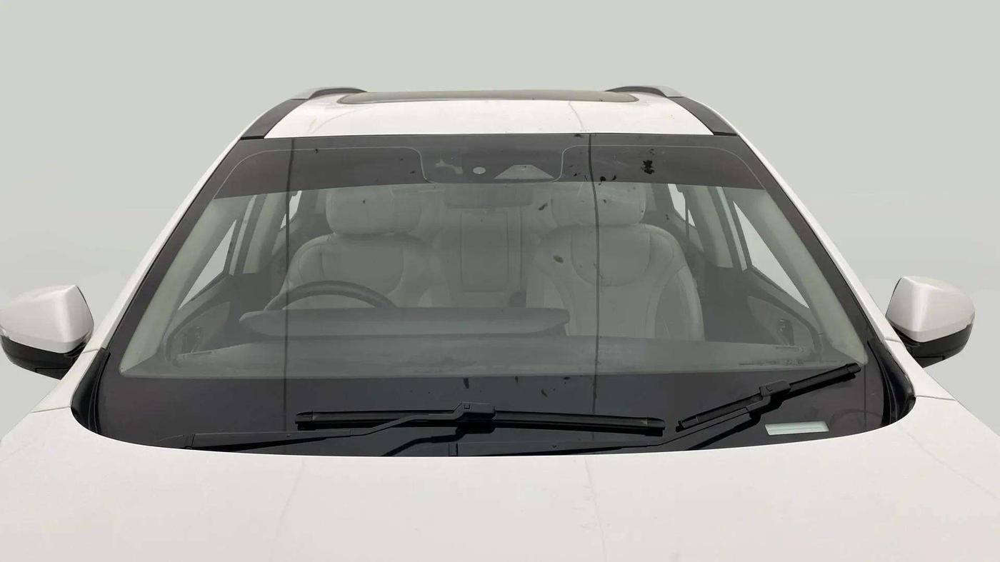 2023 Mahindra XUV700 AX 7 LUXURY P AT 7 STR, Petrol, Automatic, 18,150 km, Front Windshield