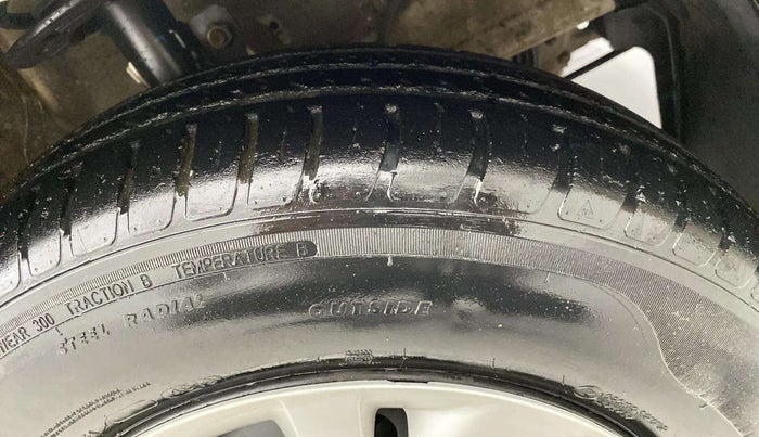 2020 Maruti Swift VXI, Petrol, Manual, 61,211 km, Right Front Tyre Tread
