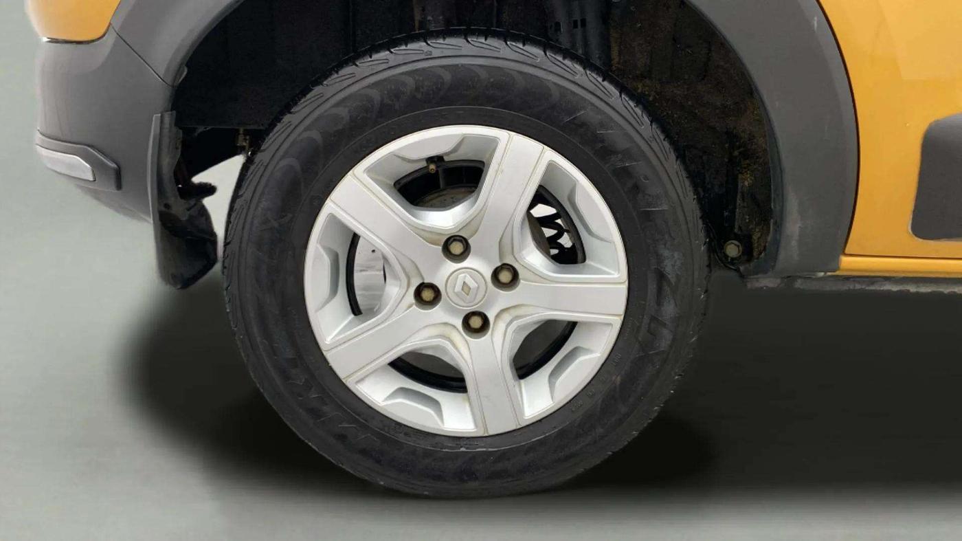 2019 Renault TRIBER RXZ, Petrol, Manual, 51,725 km, Right Rear Wheel