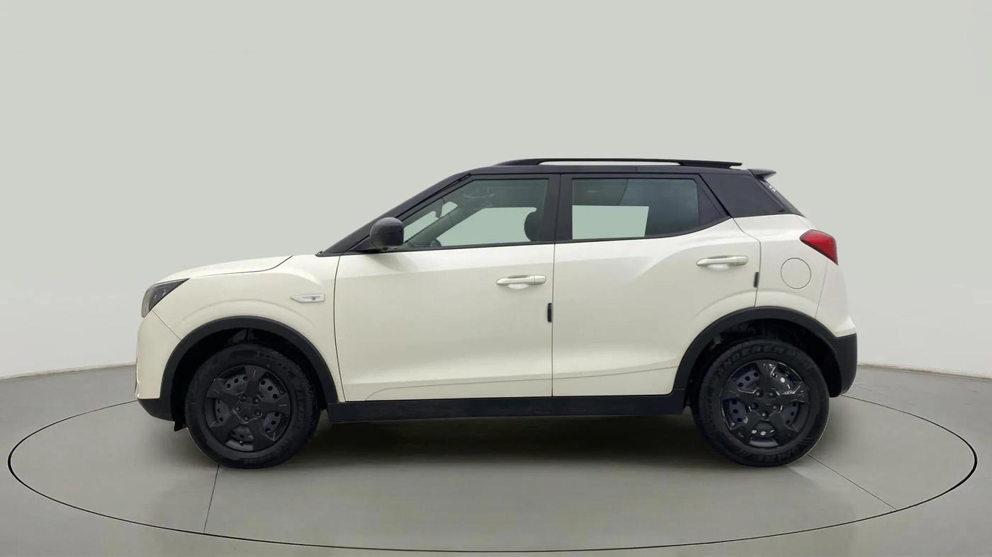 2023 Mahindra XUV300 W6 1.2 PETROL, Petrol, Manual, 18,267 km, Left Side