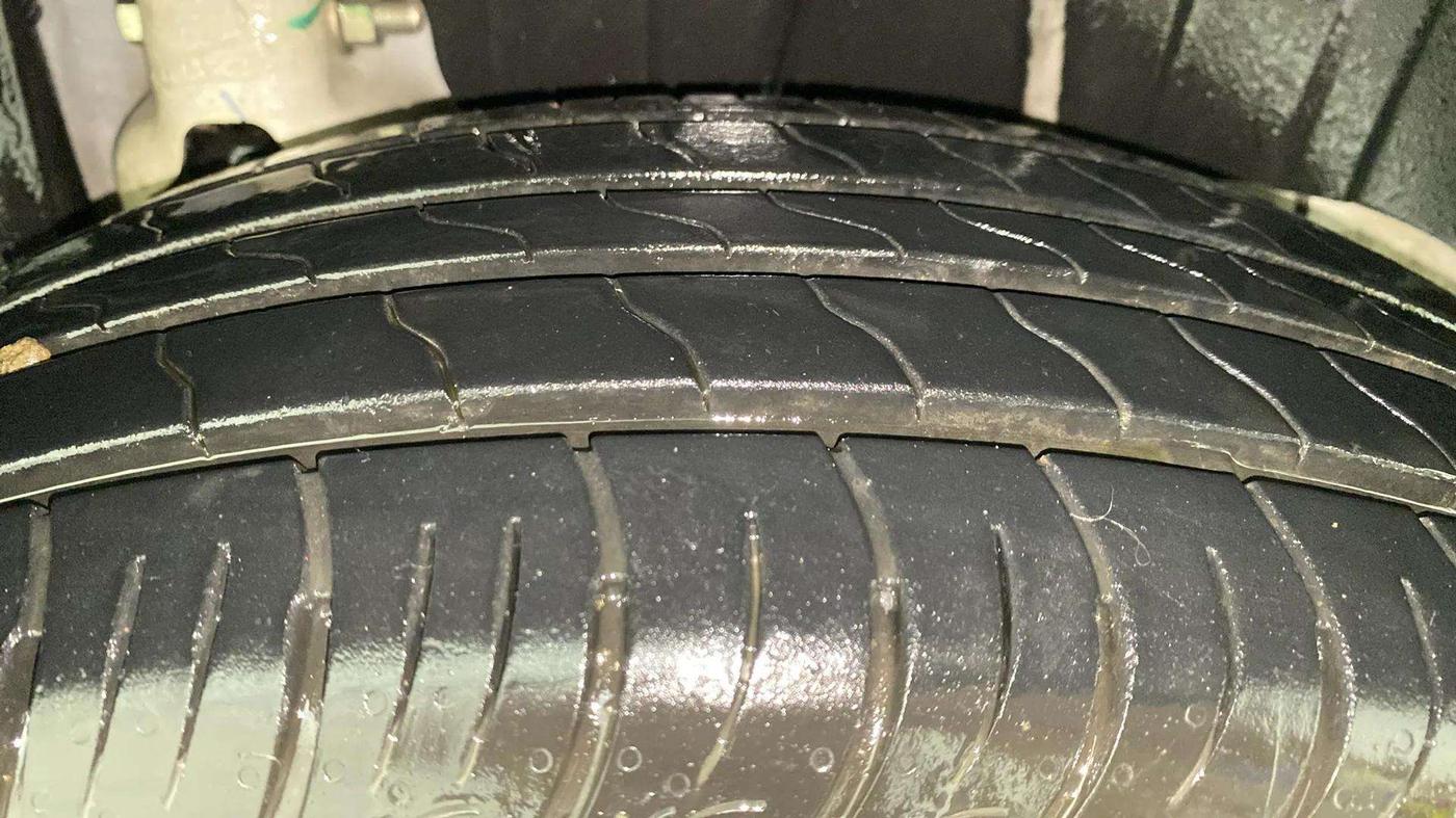 2023 Mahindra XUV300 W6 1.2 PETROL, Petrol, Manual, 18,267 km, Left Rear Tyre Tread