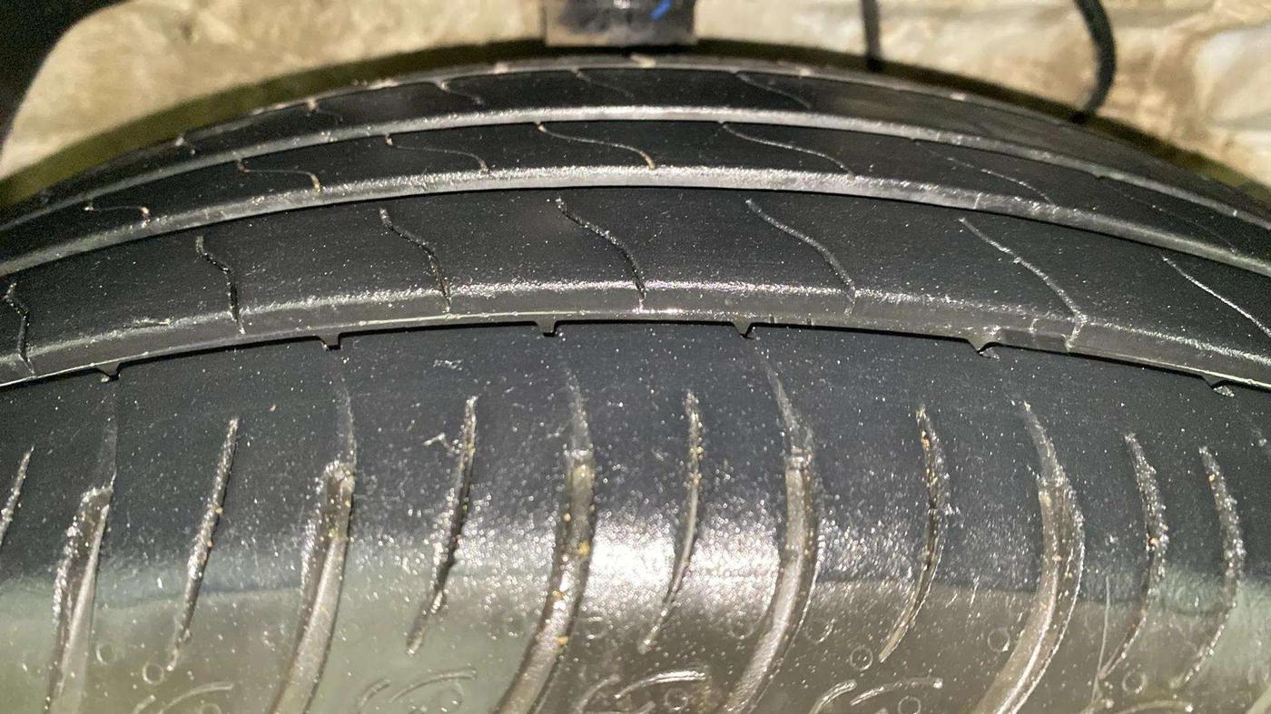 2023 Mahindra XUV300 W6 1.2 PETROL, Petrol, Manual, 18,267 km, Right Front Tyre Tread