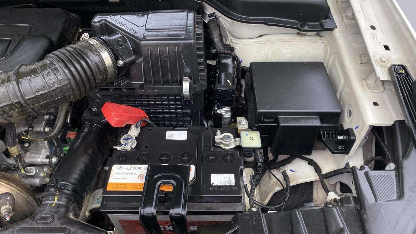 2023 Mahindra XUV300 W6 1.2 PETROL, Petrol, Manual, 18,267 km, Engine View - Left