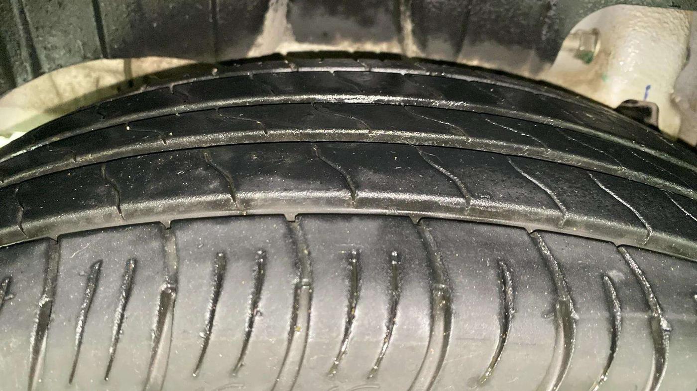 2023 Mahindra XUV300 W6 1.2 PETROL, Petrol, Manual, 18,267 km, Right Rear Tyre Tread