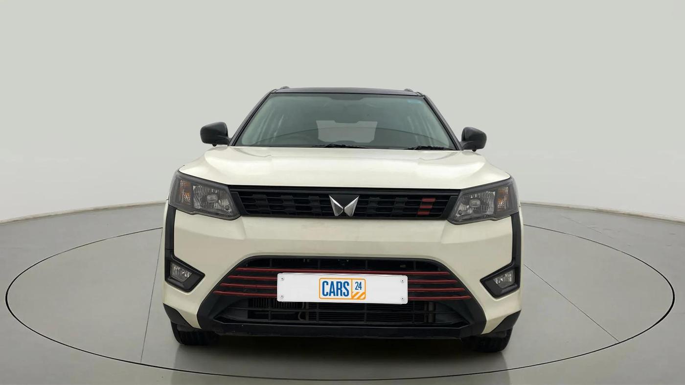 2023 Mahindra XUV300 W6 1.2 PETROL, Petrol, Manual, 18,267 km, Front