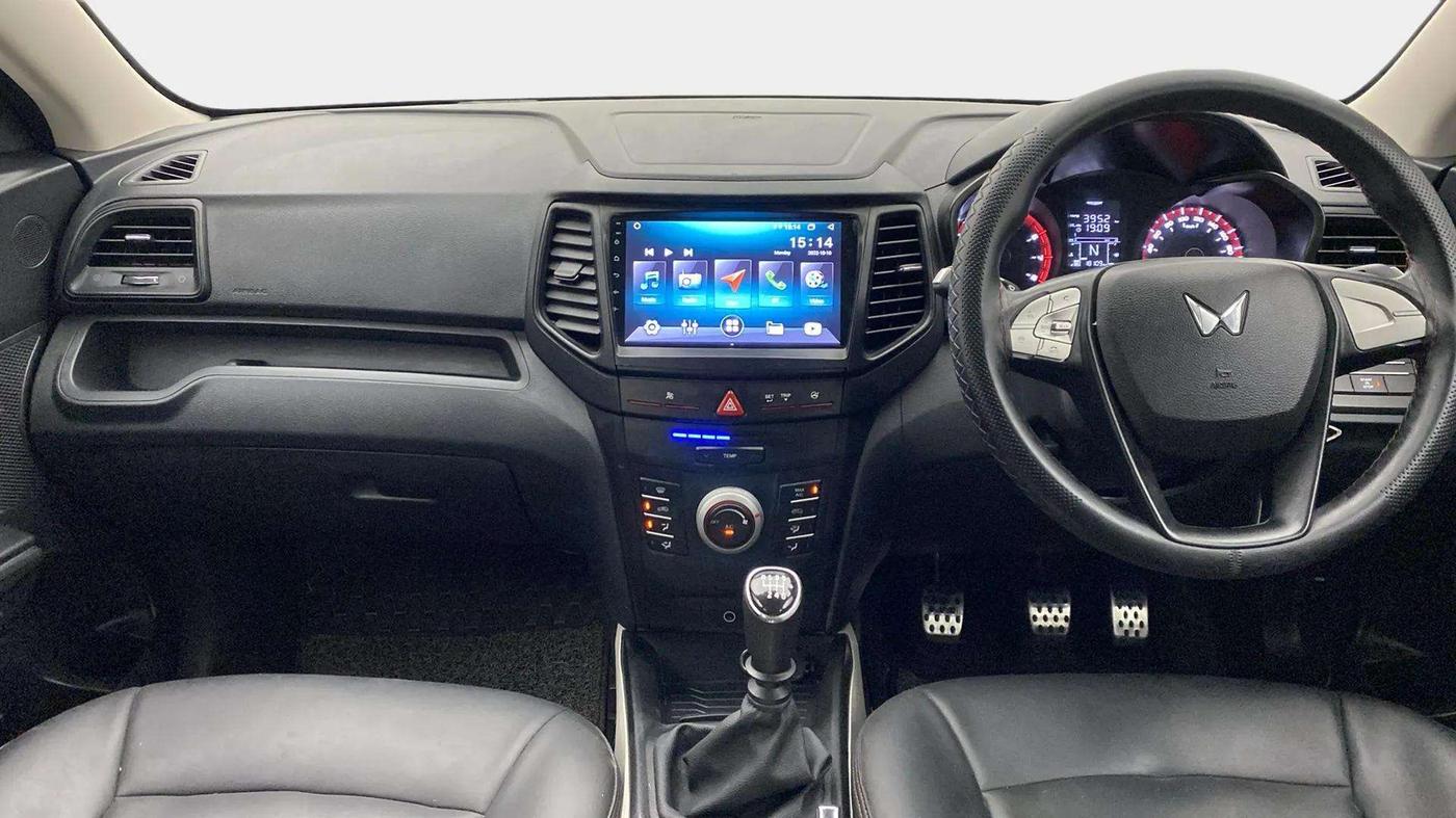 2023 Mahindra XUV300 W6 1.2 PETROL, Petrol, Manual, 18,267 km, Dashboard