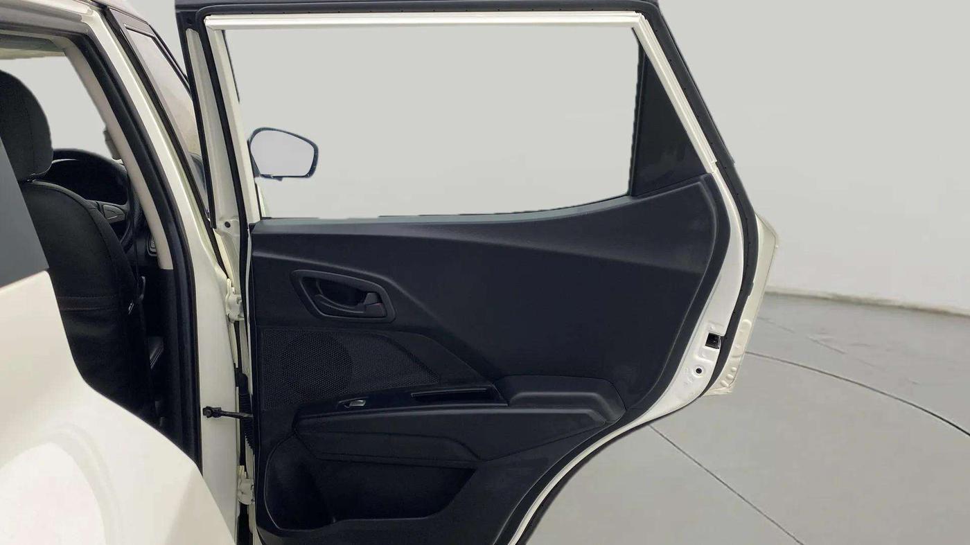 2023 Mahindra XUV300 W6 1.2 PETROL, Petrol, Manual, 18,267 km, RHS Rear Door