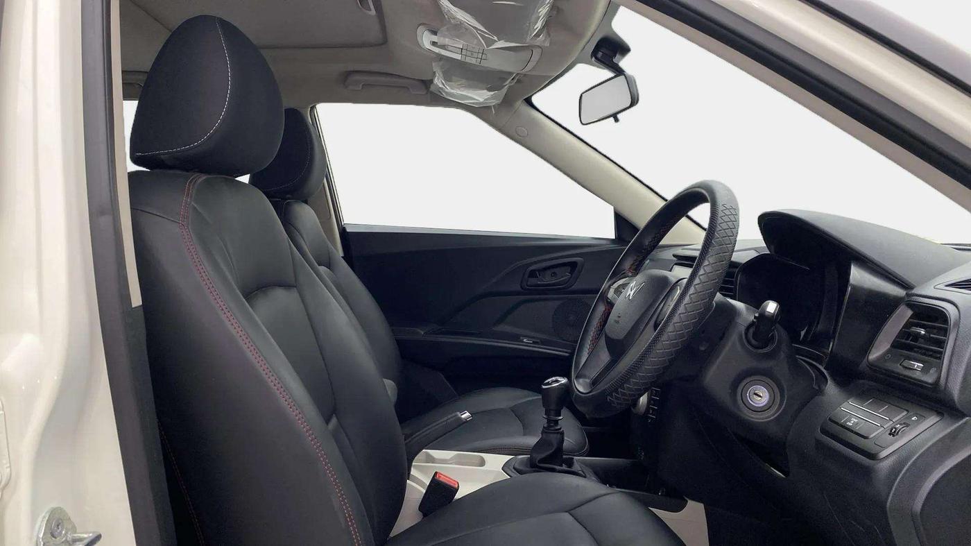 2023 Mahindra XUV300 W6 1.2 PETROL, Petrol, Manual, 18,267 km, Right Side Front Door Cabin