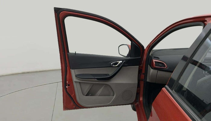 2016 Tata Tiago XZ PETROL, Petrol, Manual, 31,200 km, LHS Front Door