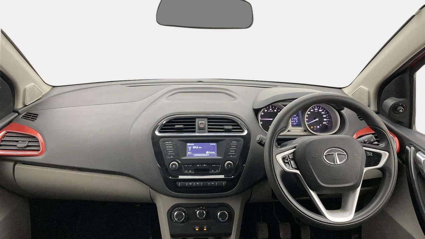 2016 Tata Tiago XZ PETROL, Petrol, Manual, 31,200 km, Dashboard
